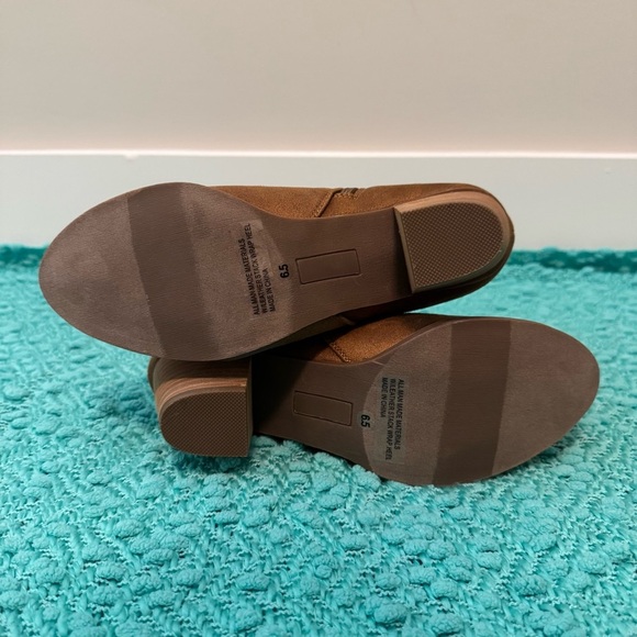 DV Dolce Vita Caitie Ankle Bootie - Picture 7 of 8